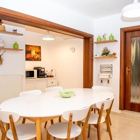 Classic Apartment Near The City Center Cluj-Napoca Buitenkant foto