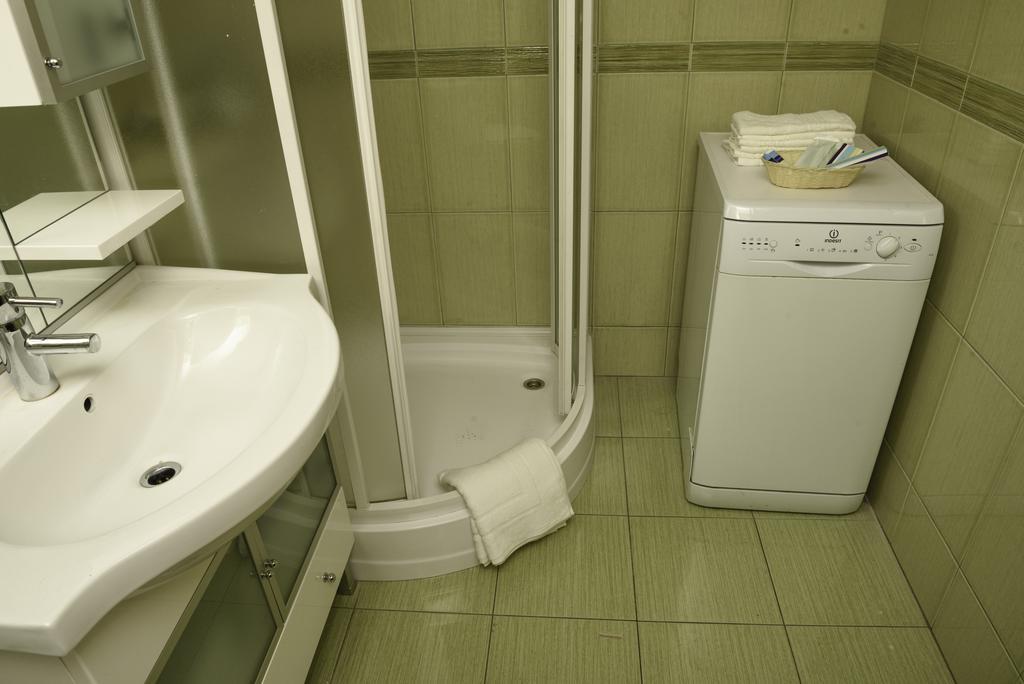 Classic Apartment Near The City Center Cluj-Napoca Buitenkant foto